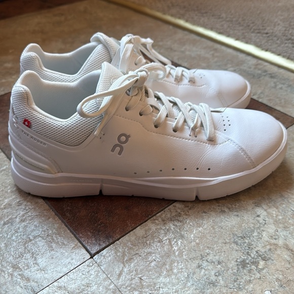 On Women's The Roger Advantage Sneakers - Picture 7 of 8